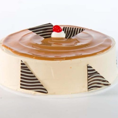 Pastel de Cajeta | Pastelería Ciro Guatemala | Bizcocho suave de vainilla relleno de cajeta artesanal de sabor profundo y acaramelado, cubierto de crema batida infusionada con cajeta. Un pastel envolvente y reconfortante con el sabor que evoca dulces memorias.